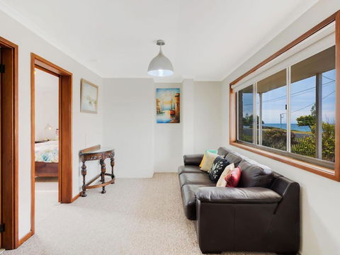 Allawah Beach House - 29 Dalmeny Drive, Kianga - Accommodation Australia 4