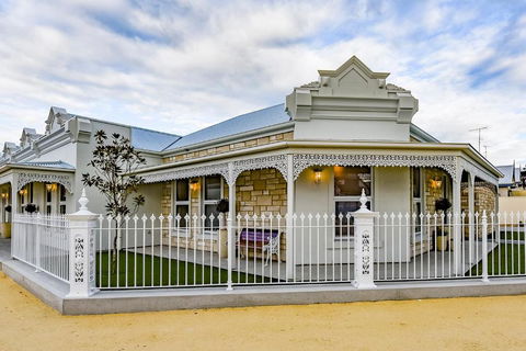 Aloha Central Luxury Accommodation - Accommodation Australia 1