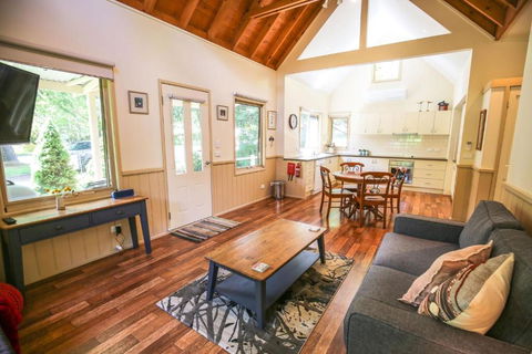 Alpine Arnica Cottage 1 - Accommodation Australia 0