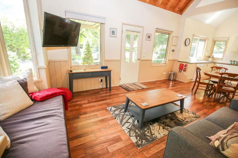 Alpine Arnica Cottage 1 - Accommodation Australia 2