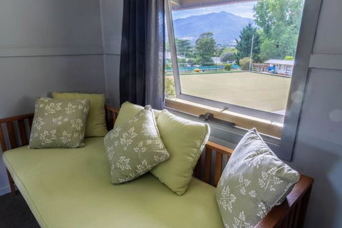 Alpzview Guesthouse - Accommodation Australia 4