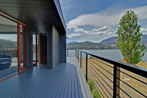 AMAZING 5-Star WATERFRONT RETREAT ON THE RIVERWALK - Local Tourism 0