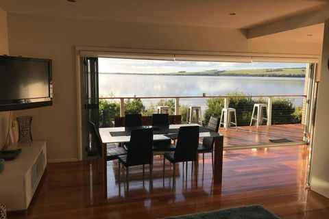 Amazing Ansons Bay Absolute Waterfront Beach House - Accommodation Australia 0