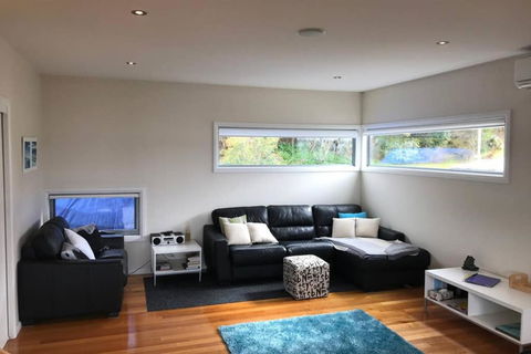 Amazing Ansons Bay Absolute Waterfront Beach House - Accommodation Australia 1