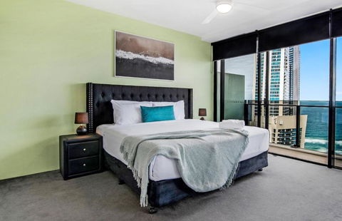 Amazing Location At Circle On Cavill - One Bedroom Self Contained Apartments - Privately Managed - Accommodation Australia 3