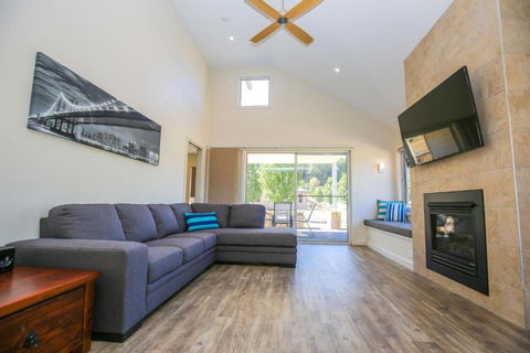 Amber Mist Villa - One - Accommodation Australia 0