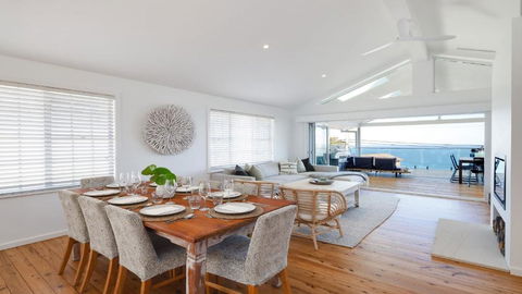 Ambleside By The Sea - Wifi Available - Accommodation Australia 3