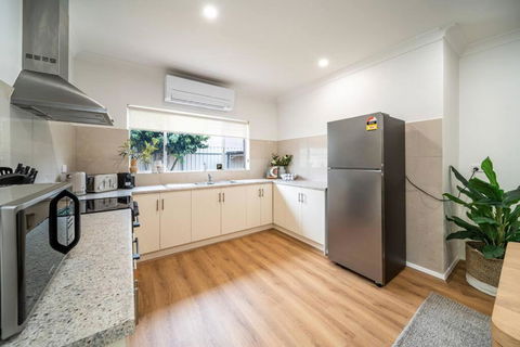 Ambrosia - Designer 3BR WiFi - Accommodation Australia 3