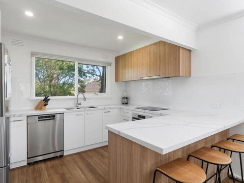 Amelia - Moments To The Bay - Accommodation Australia 3