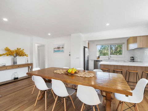 Amelia - Moments To The Bay - Accommodation Australia 2