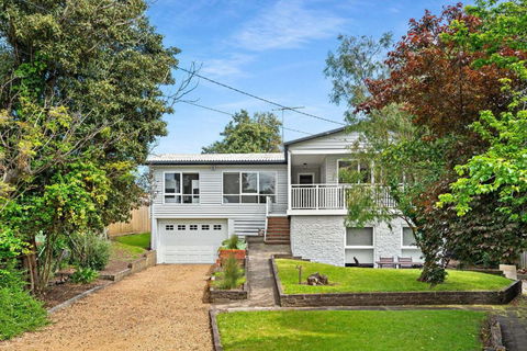 Amelia - Moments To The Bay - Accommodation Australia 0