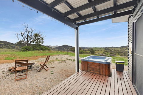 Amethyst - 1 Bed With Hot Tub - Kundalini Lodge - Accommodation Australia 2
