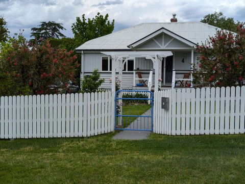 Amiens Cottage. Queenslander, Charming, Central. - Accommodation Australia 3