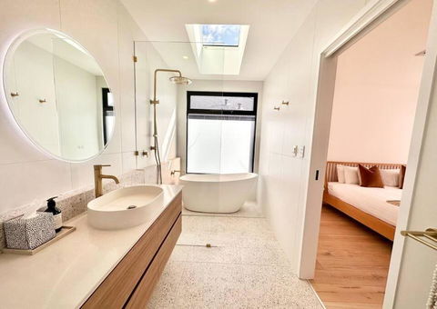 Amila - Central Location With Designed Spaces - Accommodation Australia 1