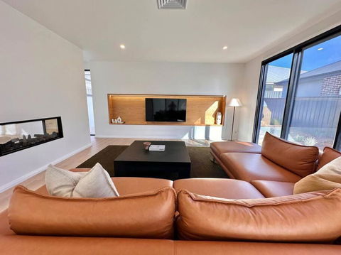 Amila - Central Location With Designed Spaces - Accommodation Australia 3