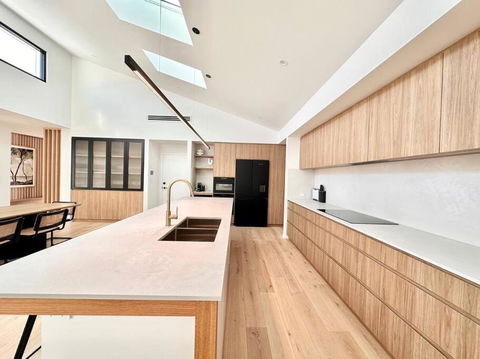 Amila - Central Location With Designed Spaces - Accommodation Australia 4
