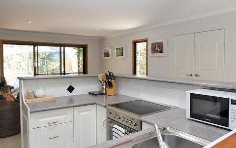 AMITY BEACH BUNGALOW - Local Tourism 3