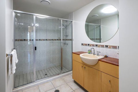 An Adorable Apartment On Abbott - Stunning Views - Accommodation Australia 1