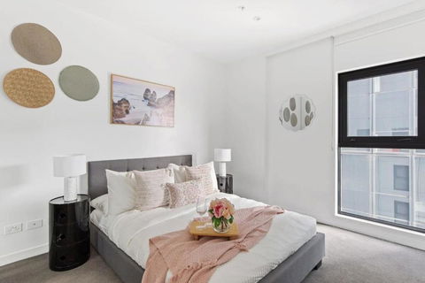 An Amazing 2BR Apt With City Views In Southbank - Accommodation Australia 1