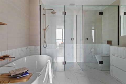 An Astonishing 3BR Apt At Sapphire By The Gardens - Accommodation Australia 2