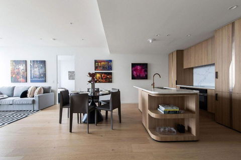An Astonishing 3BR Apt At Sapphire By The Gardens - Accommodation Australia 3