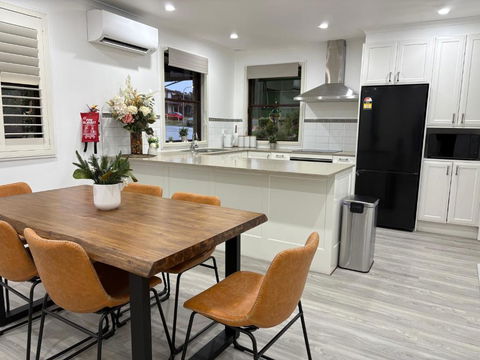 An Enchating And Enriching Home - Accommodation Australia 3
