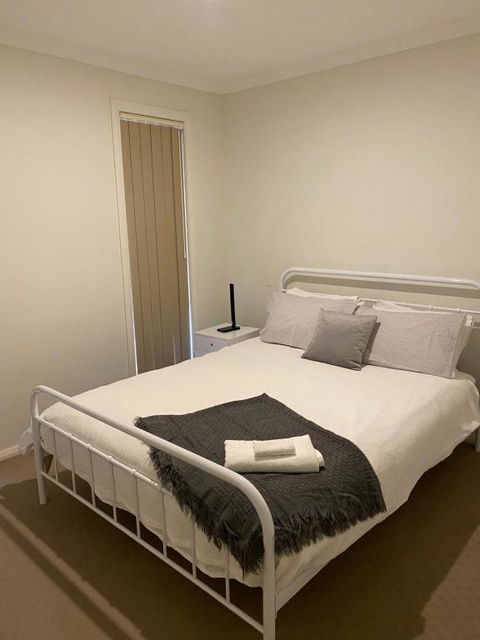 An Executive 3 Bedroom New House, All To Yourself - Accommodation Australia 3