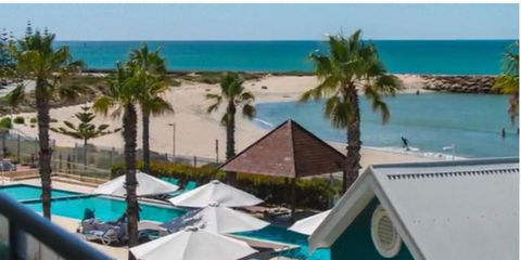 AN OCEAN,BEACHFRONT AND POOL VIEW Apartment 210 - Accommodation Australia 0
