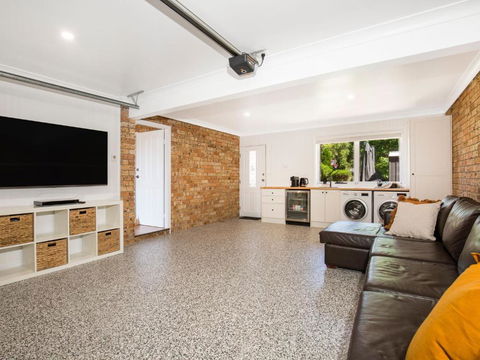 Anacapri - Pet Friendly - Opposite Beach - Fireplace - Accommodation Australia 3