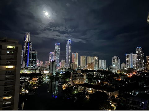 Amazing Views Surfers Paradise 2 Bedroom Unit Close To Everything - Accommodation Australia 0