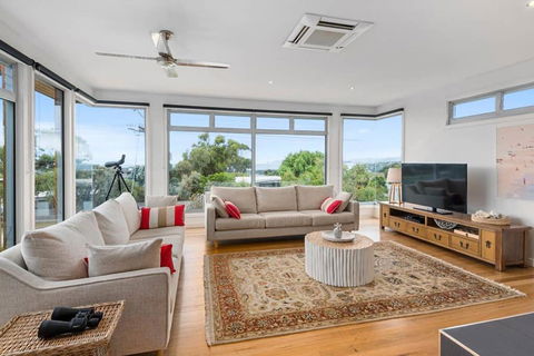 Aires Coastal Beach House Luxury With Ocean Views - Accommodation Australia 0