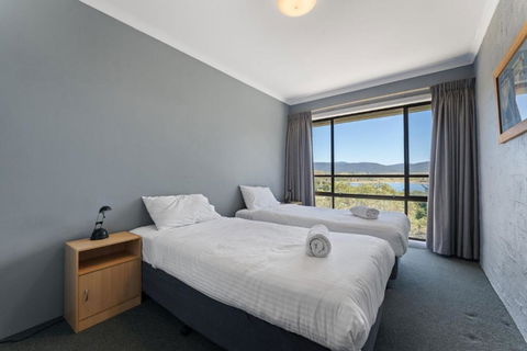 Alpine Mountain View 18 - 4BR L Mountain Views L Swimming Pool L Air-Con L WiFi - Accommodation Australia 4