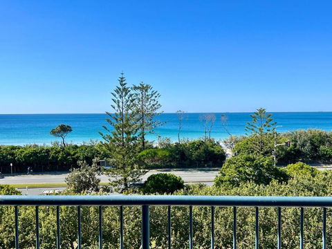 Alex Beachfront Apartment - Accommodation Australia 1