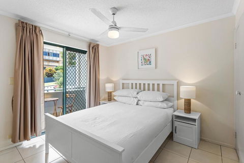 Albion Convenient Hideaway With Parking & Balcony - Accommodation Australia 1