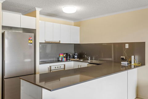 Albion Convenient Hideaway With Parking & Balcony - Accommodation Australia 2