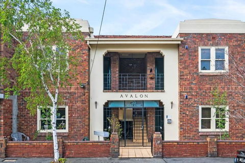 Awesome Albert Park Art Deco Gem 2 Bedroom Bevan 2 - Accommodation Australia 0