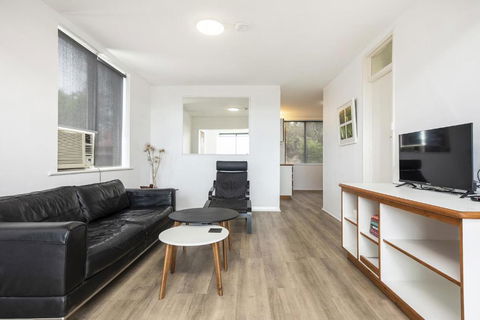 Apartment 201 - Fremantle Studio Apartment With Ocean And Harbour Views - Accommodation Australia 3