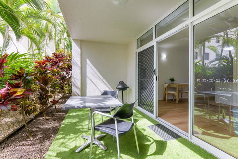 Apartment 4 At Palm Villas - Accommodation Australia 4