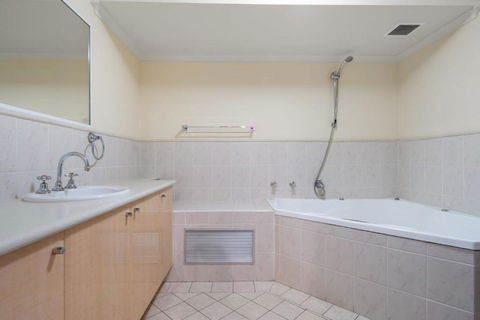 Apartment On William In CBD - 2 Bed 2 Bath Wi-Fi - Accommodation Australia 4