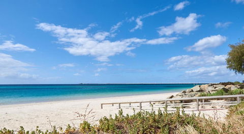 API Busselton Seaside Escape Apartments - Accommodation Australia 3