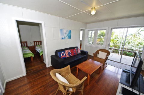 Apollo 2 9 Hodgson Street - Accommodation Australia 1