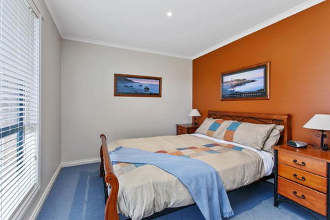 Apollo Bay Hideaway 5 Minute Walk To The Beach - Accommodation Australia 3