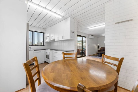 Apollo Unit 25 Ground Floor - Accommodation Australia 4