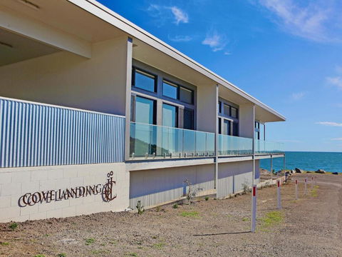 Apt02-The SS James Comrie - Accommodation Australia 2