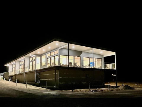 Apt02-The SS James Comrie - Accommodation Australia 4