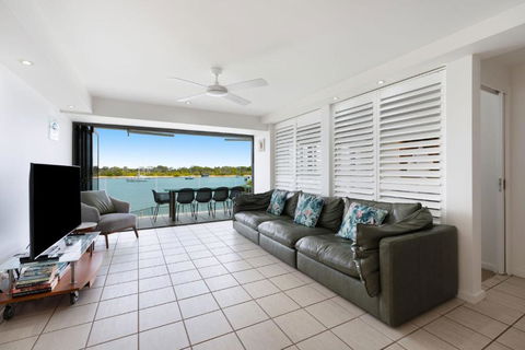 Aqua Linea 3 Noosa Parade 82 - Accommodation Australia 0