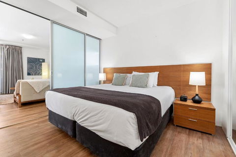 Aqua Vista At Harbour Lights - Poolside Panorama - Accommodation Australia 2