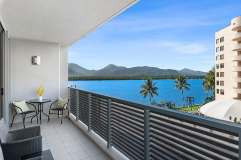 Aqua Vista At Harbour Lights - Poolside Panorama - Accommodation Australia 0