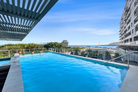 Aqua Vista At Harbour Lights - Poolside Panorama - Accommodation Australia 1