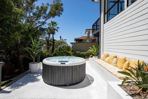 Aqua Vistas - Coastal Gem With Serene Spa Experience - Accommodation Australia 0